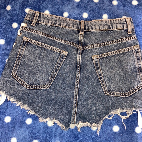 Denim shorts with lace up side detail - Divided by H&M - size 6 - Picture 6 of 6